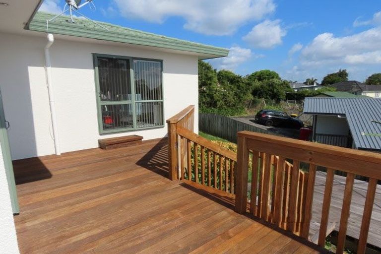 Photo of property in 6 Longview Rise, Massey, Auckland, 0614