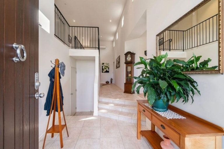 Photo of property in 5 Onemana Way, Te Atatu Peninsula, Auckland, 0610