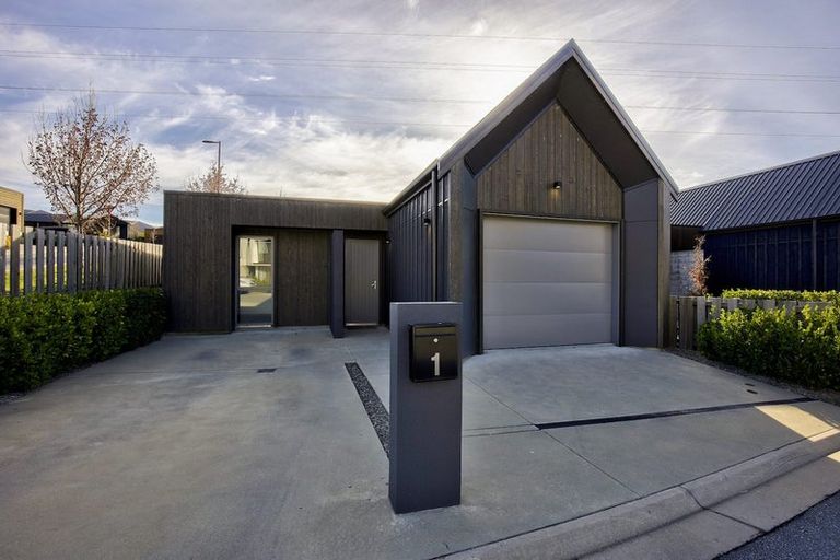 Photo of property in 1 Huxley Place, Lake Hayes, Queenstown, 9304