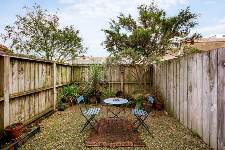 Photo of property in 18/31 Princess Terrace, Newtown, Wellington, 6021