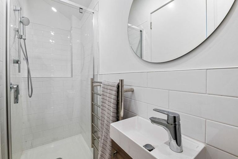 Photo of property in 12 Titoki Close, Matakana, 0985
