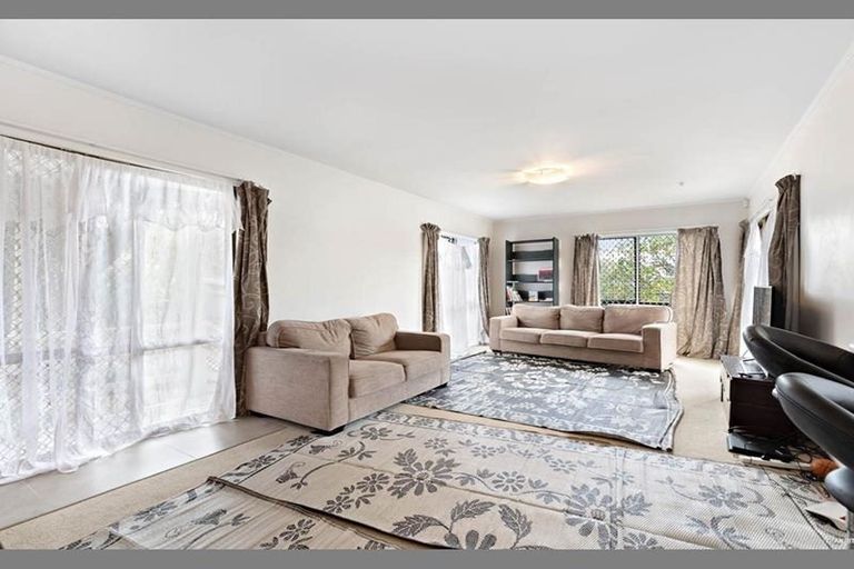 Photo of property in 20 Ransom Smyth Drive, Goodwood Heights, Auckland, 2105