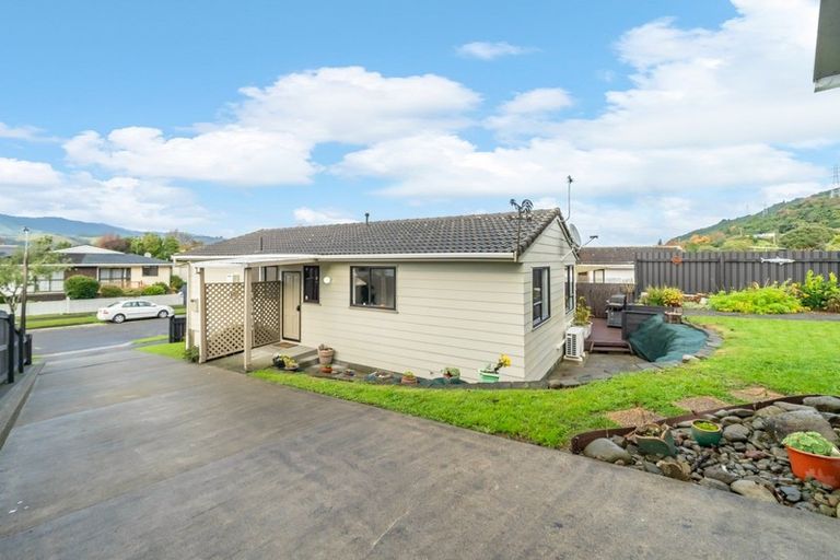 Photo of property in 57 Hartford Crescent, Totara Park, Upper Hutt, 5018