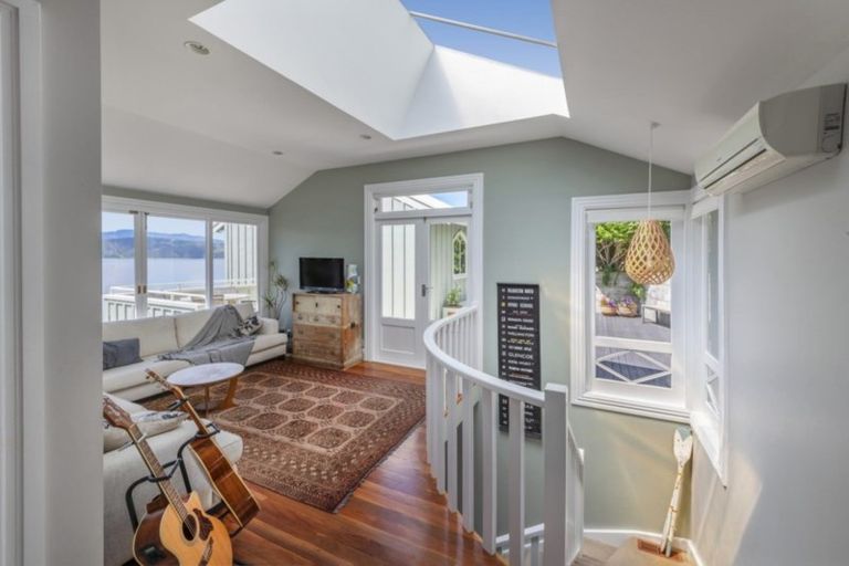 Photo of property in 63 Pretoria Road, Karaka Bays, Wellington, 6022