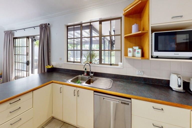 Photo of property in 12 Grange Place, Milson, Palmerston North, 4414