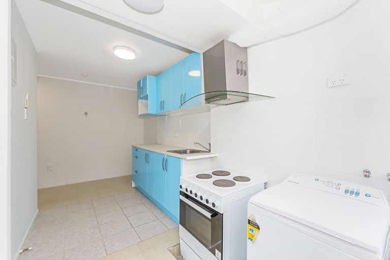 Photo of property in 38 Lanigan Street, Birkdale, Auckland, 0626