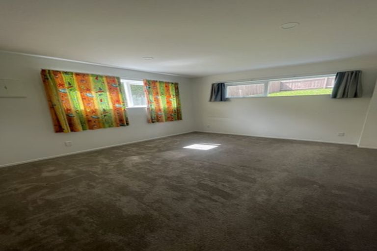 Photo of property in 48 Tauhinu Road, Greenhithe, Auckland, 0632