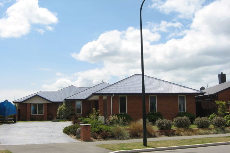 Photo of property in 10 Linkwater Way, Parklands, Christchurch, 8083