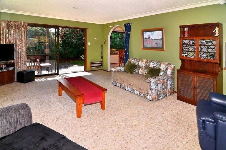 Photo of property in 4 Manson Place, Russley, Christchurch, 8042