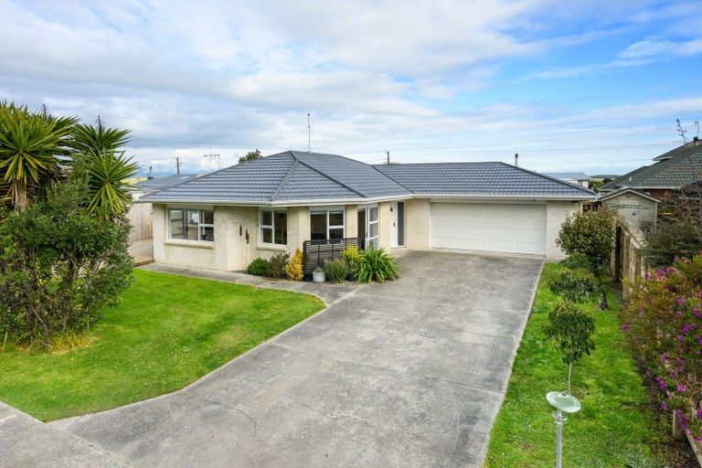 Photo of property in 3 Ferry Street, Foxton Beach, Foxton, 4815