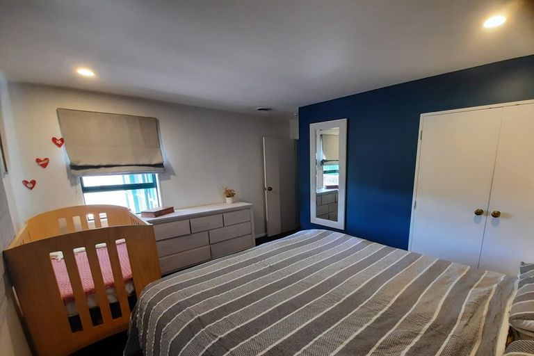 Photo of property in 4a Holiday Road, Stanmore Bay, Whangaparaoa, 0932