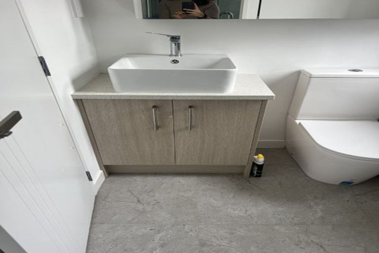 Photo of property in 122a Lancaster Road, Beach Haven, Auckland, 0626