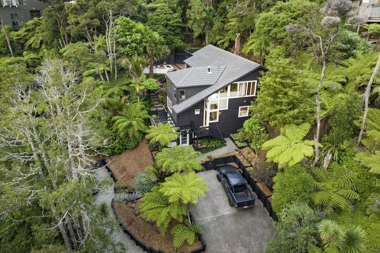 Photo of property in 27 Scenic Drive, Titirangi, Auckland, 0604