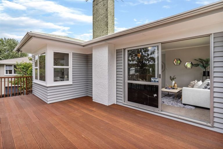 Photo of property in 1/2 Sunhaven Avenue, Glenfield, Auckland, 0629