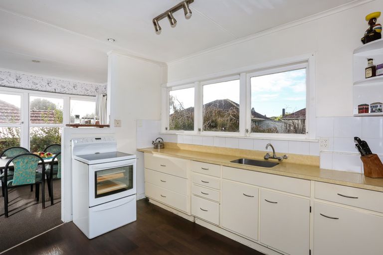 Photo of property in 1 Booth Crescent, Tuakau, 2121