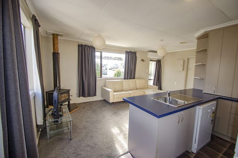 Photo of property in 2 Gavan Street, Cromwell, 9310