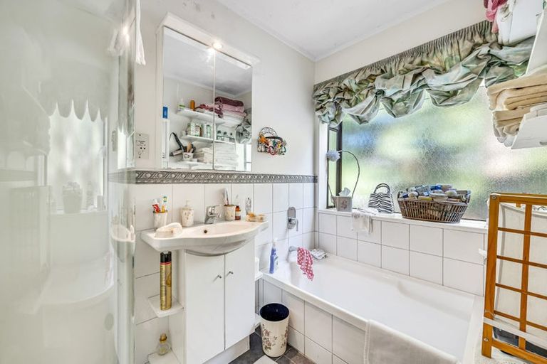 Photo of property in 7 Metric Place, Te Atatu South, Auckland, 0610