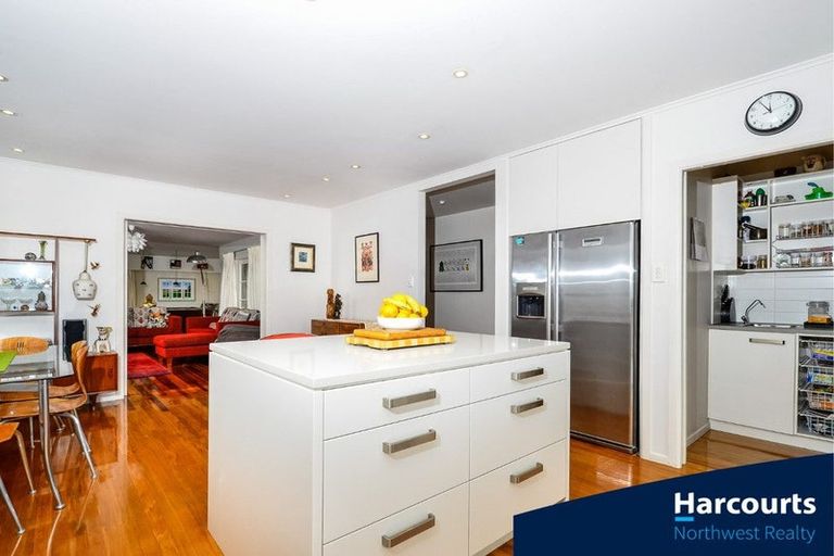 Photo of property in 148 Luckens Road, West Harbour, Auckland, 0618