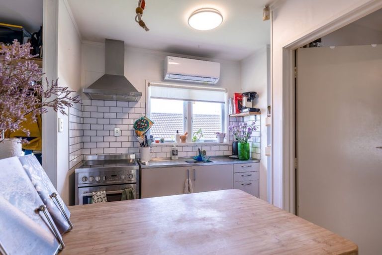 Photo of property in 2/27 Nikau Street, New Lynn, Auckland, 0600