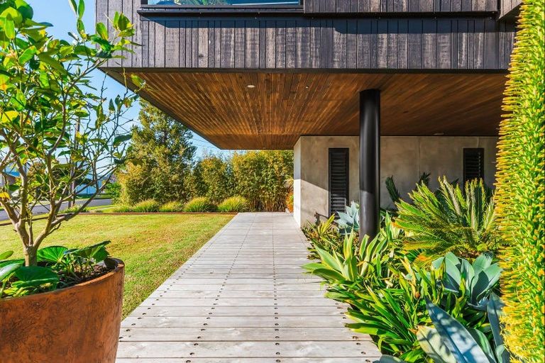 Photo of property in 30 Nihinihi Avenue, Raglan, 3225