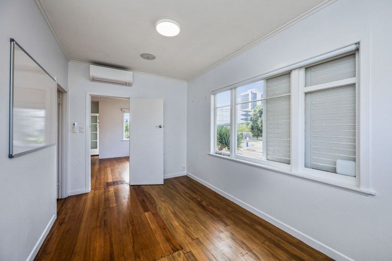 Photo of property in 19a Huron Street, Takapuna, Auckland, 0622