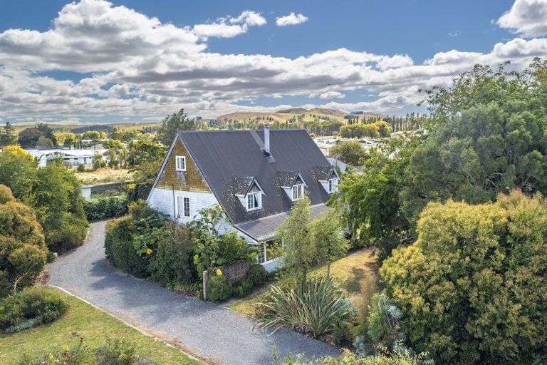 Photo of property in 11 Cook Street, Waipukurau, 4200