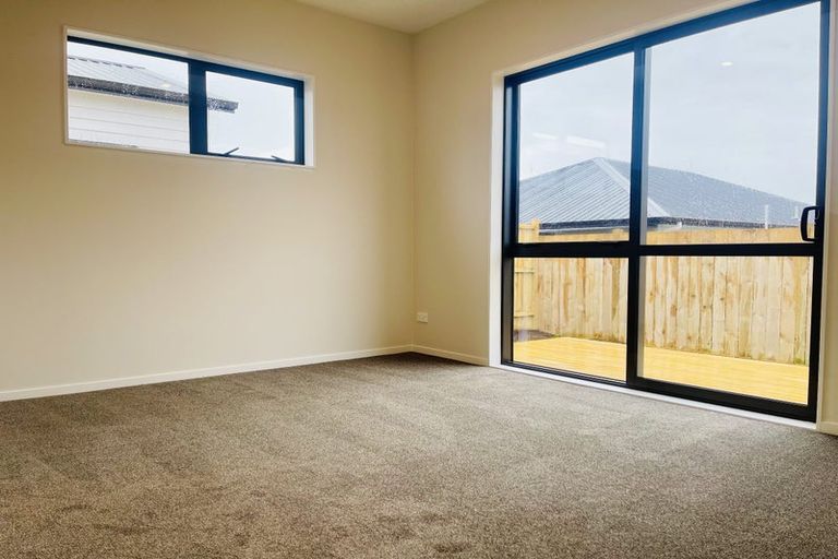 Photo of property in 19 Cronshaw Road, Karaka, 2113