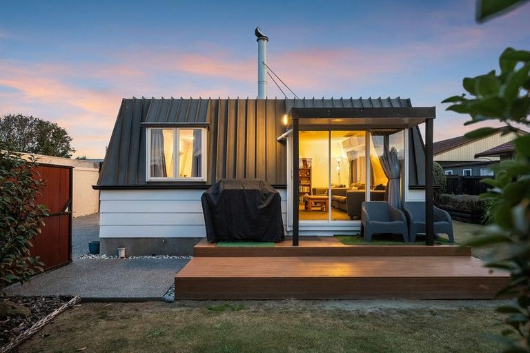 Photo of property in 5 Queenspark Drive, Parklands, Christchurch, 8083