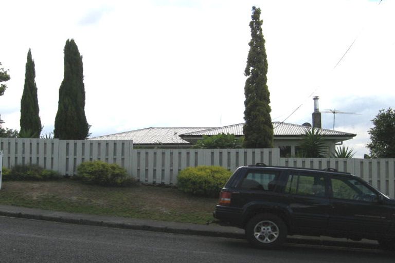 Photo of property in 148 Luckens Road, West Harbour, Auckland, 0618