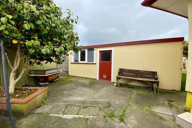 Photo of property in 7 Exeter Crescent, Takaro, Palmerston North, 4412