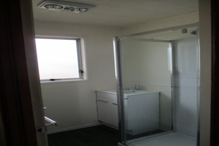Photo of property in 2/10 Tuna Place, Manurewa, Auckland, 2102