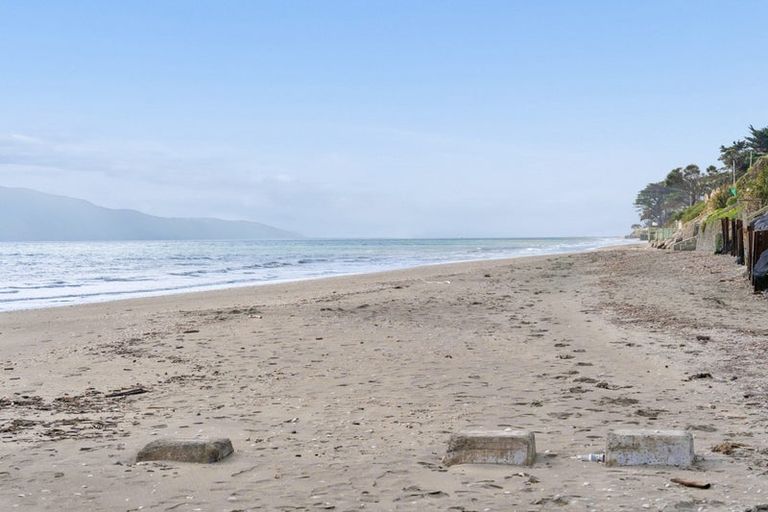 Photo of property in 19 Groves Road, Raumati Beach, Paraparaumu, 5032