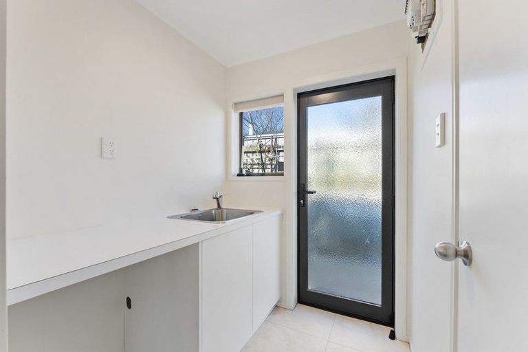 Photo of property in 21 Nevada Drive, Merrilands, New Plymouth, 4312