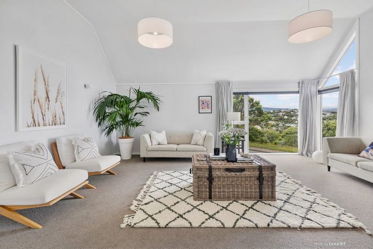 Photo of property in 105 Akaroa Drive, Maupuia, Wellington, 6022