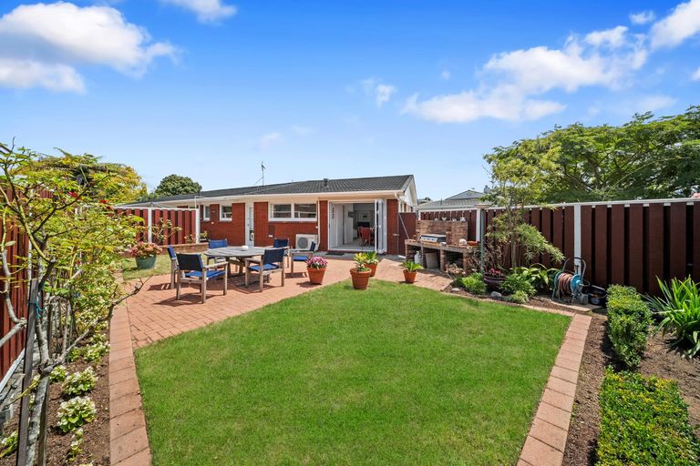 Photo of property in 10 Alf Walker Place, Papakura, 2110
