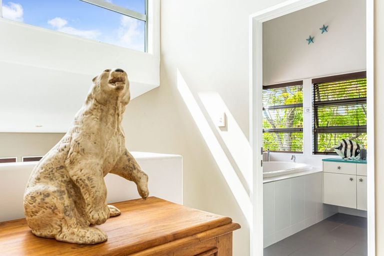 Photo of property in 40 Kittiwake Drive, Schnapper Rock, Auckland, 0632