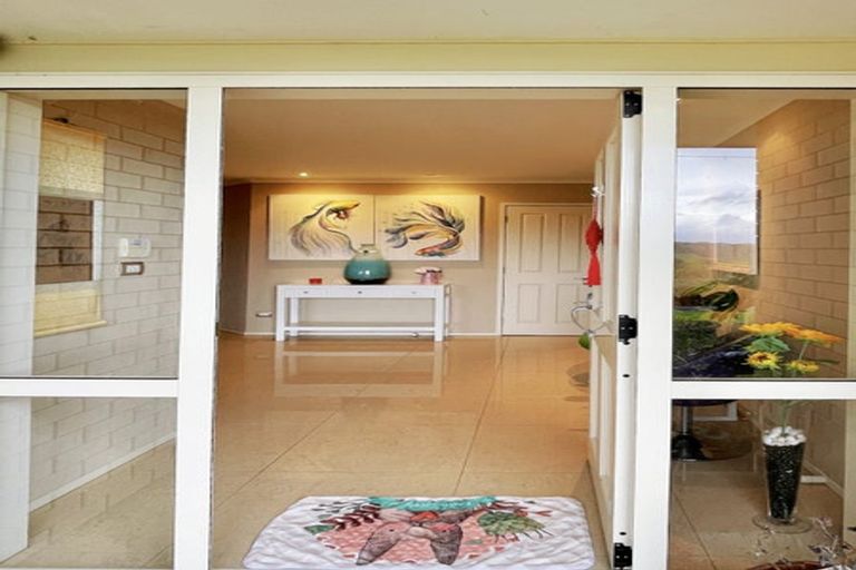 Photo of property in 15 Matheson Road, Red Beach, 0932