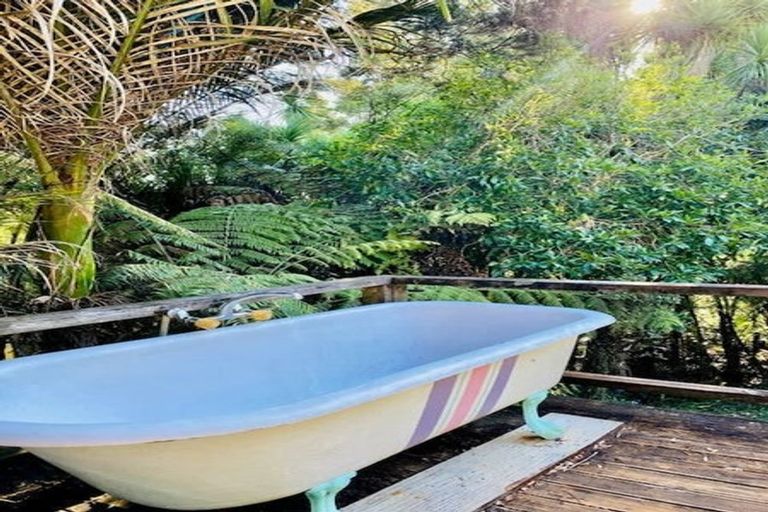 Photo of property in 581 South Titirangi Road, Titirangi, Auckland, 0604