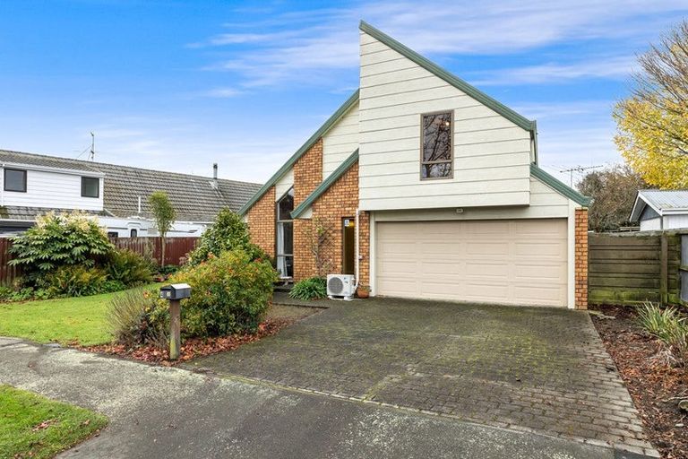Photo of property in 4 Cullahill Street, Harewood, Christchurch, 8051