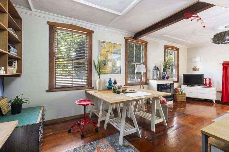 Photo of property in 77 Holloway Road, Aro Valley, Wellington, 6021