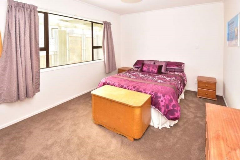 Photo of property in 15 Elizabeth Drive, West Harbour, Auckland, 0618