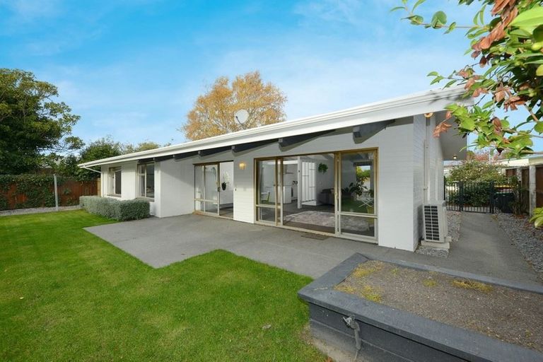 Photo of property in 10 Rosedale Place, Avonhead, Christchurch, 8042