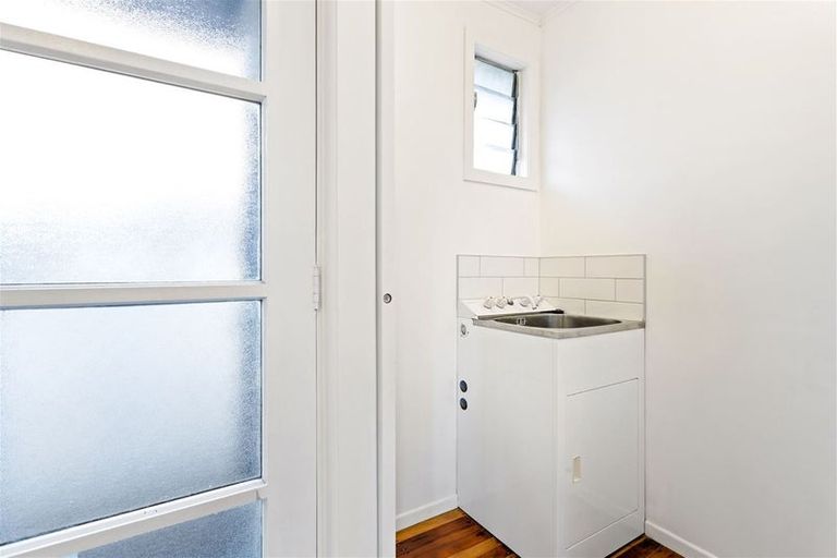 Photo of property in 22 Paton Avenue, Te Atatu South, Auckland, 0610