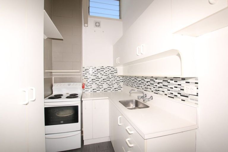 Photo of property in 1a Dolbear Street, Titirangi, Auckland, 0604