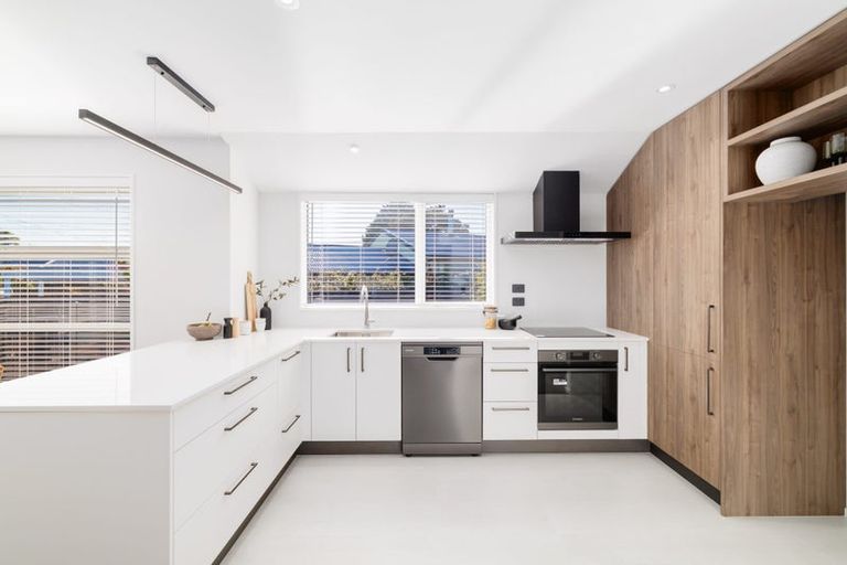 Photo of property in 8a Wychwood Crescent, Bishopdale, Christchurch, 8053