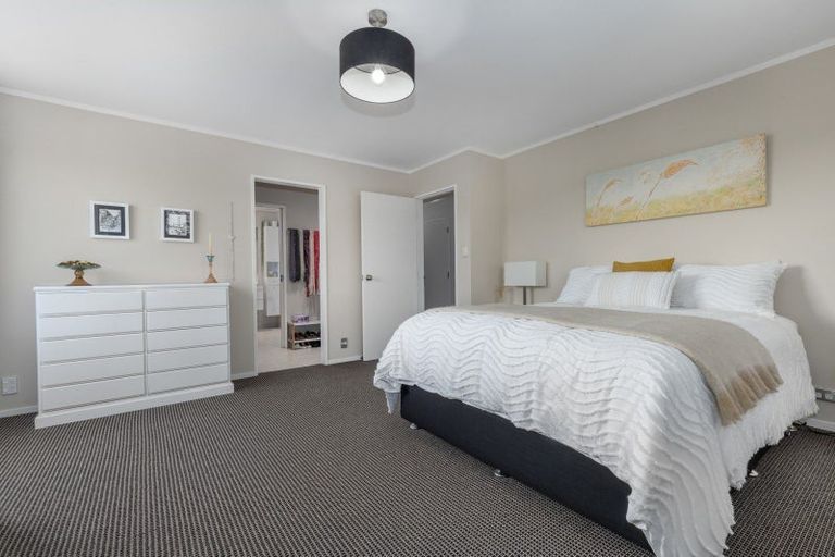 Photo of property in 9 Kinnel Grove, Papakowhai, Porirua, 5024