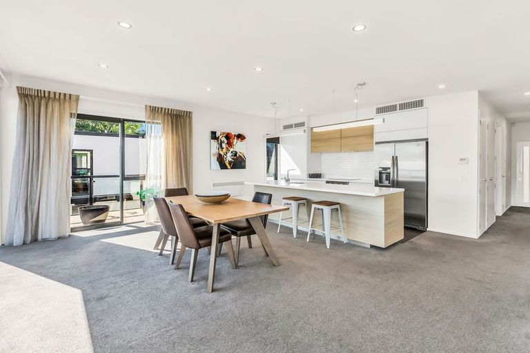 Photo of property in 4/275 Kilmore Street, Christchurch Central, Christchurch, 8011