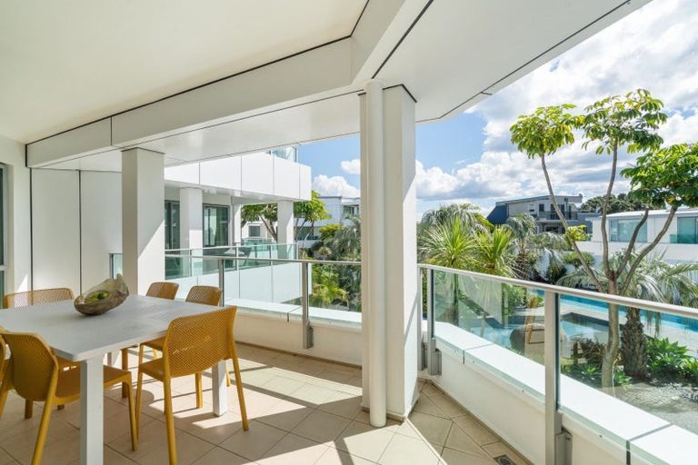 Photo of property in 206/136 Marine Parade, Mount Maunganui, 3116