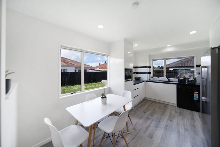 Photo of property in 8a Margarita Rise, Pukekohe, 2120