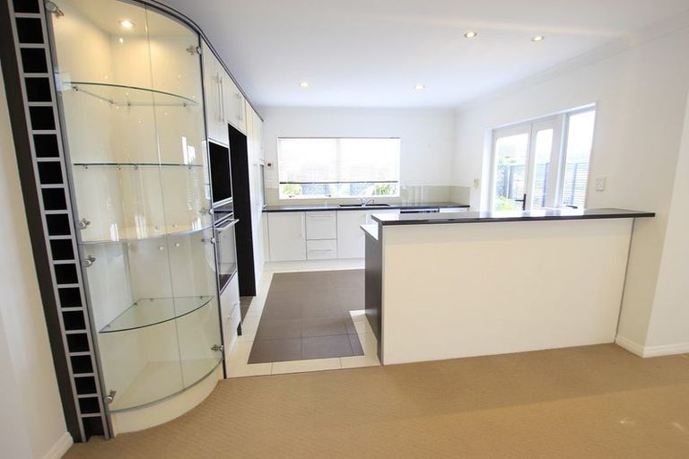 Photo of property in 15 Newbury Place, Schnapper Rock, Auckland, 0632